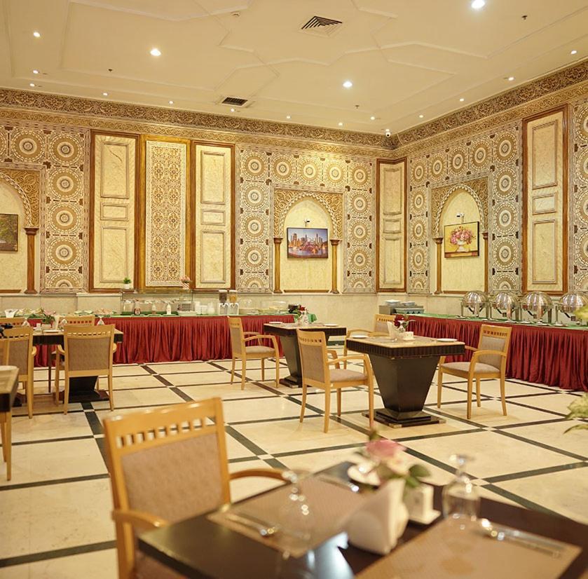 Crown Palace Hotel Ajman Eksteriør billede