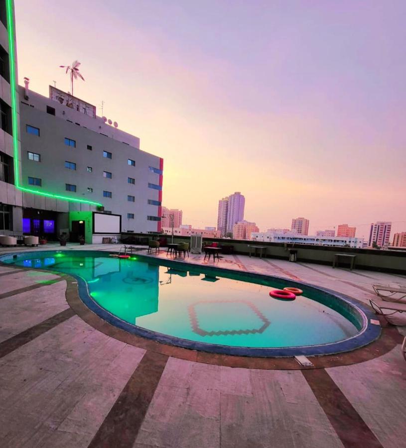 Crown Palace Hotel Ajman Eksteriør billede