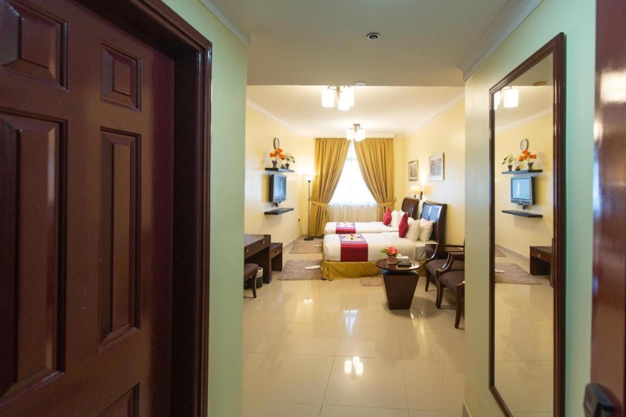 Crown Palace Hotel Ajman Eksteriør billede