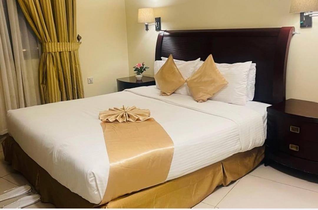 Crown Palace Hotel Ajman Eksteriør billede