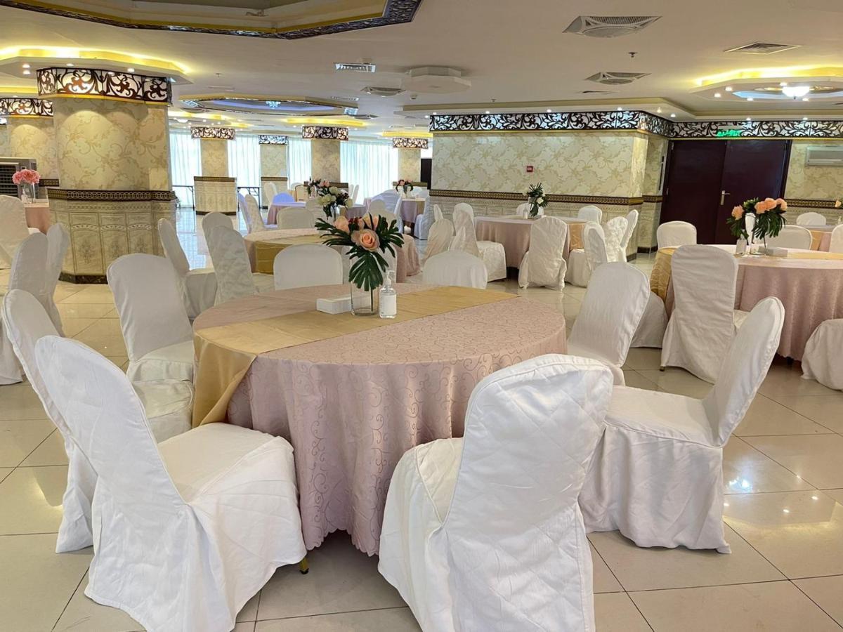 Crown Palace Hotel Ajman Eksteriør billede