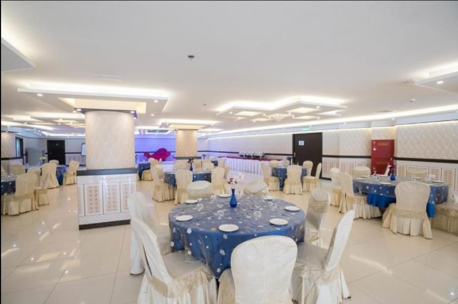 Crown Palace Hotel Ajman Eksteriør billede